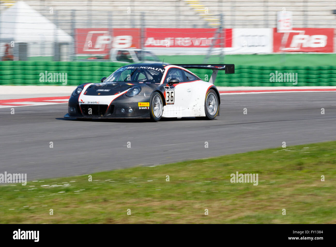 Misano Adriatico, Italien - 10. April 2016: Porsche 911 GT3 R von Team a-Workx Team, angetrieben von Didi Gonzales und Sebastian Asch Stockfoto