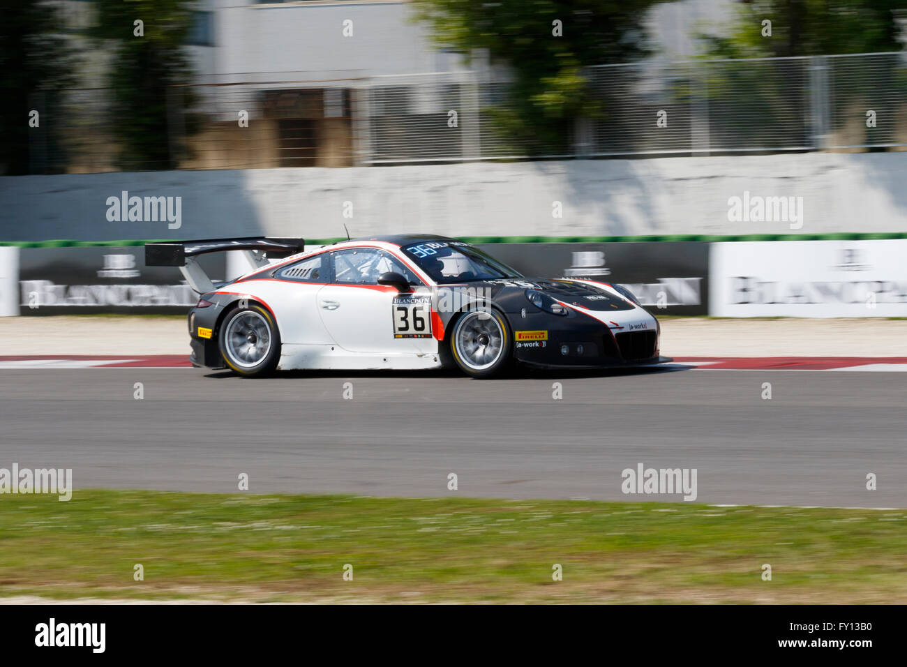 Misano Adriatico, Italien - 10. April 2016: Porsche 911 GT3 R von Team a-Workx Team, angetrieben von Didi Gonzales und Sebastian Asch Stockfoto