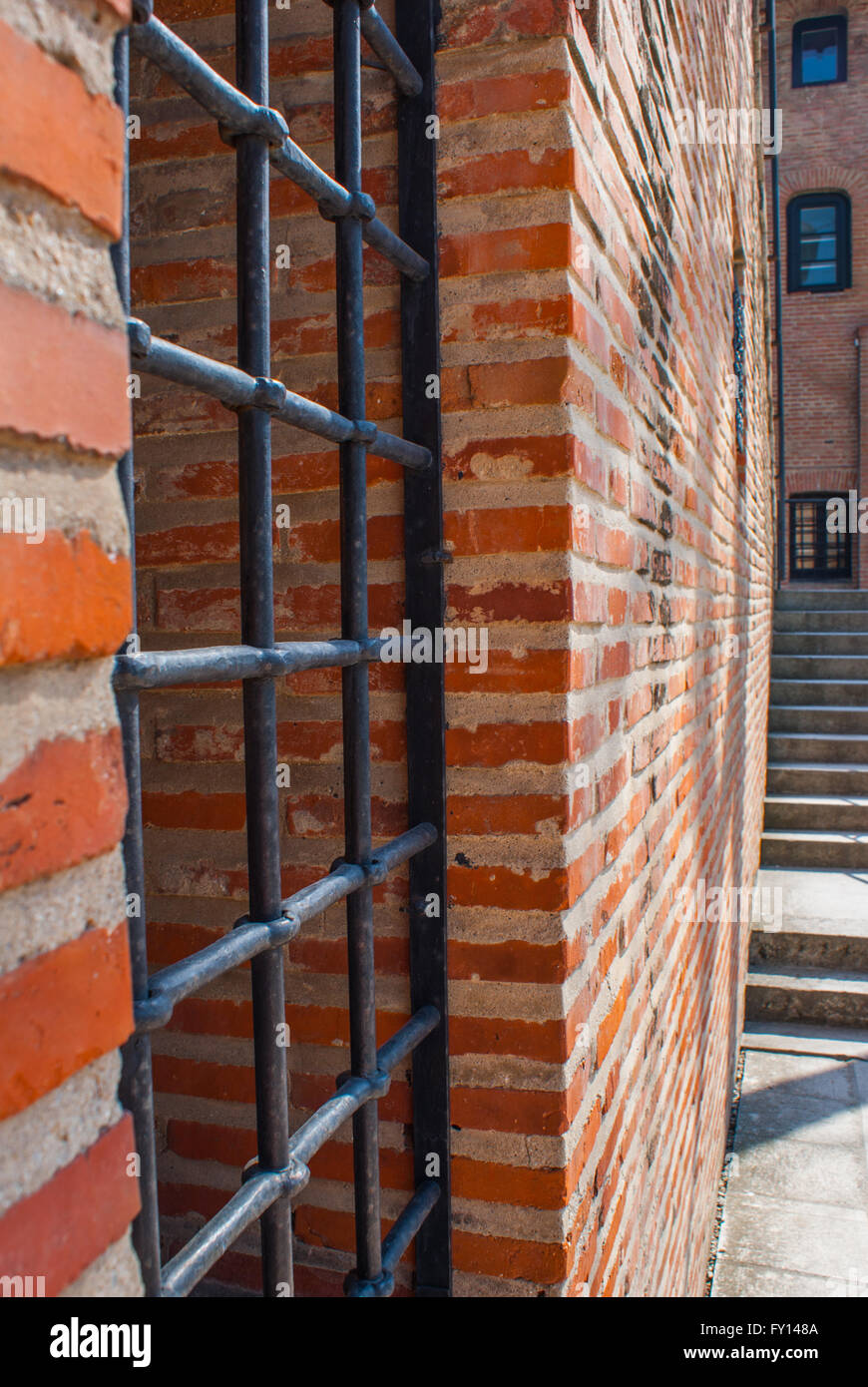 Fenster auf eine Mauer versperrt Stockfoto