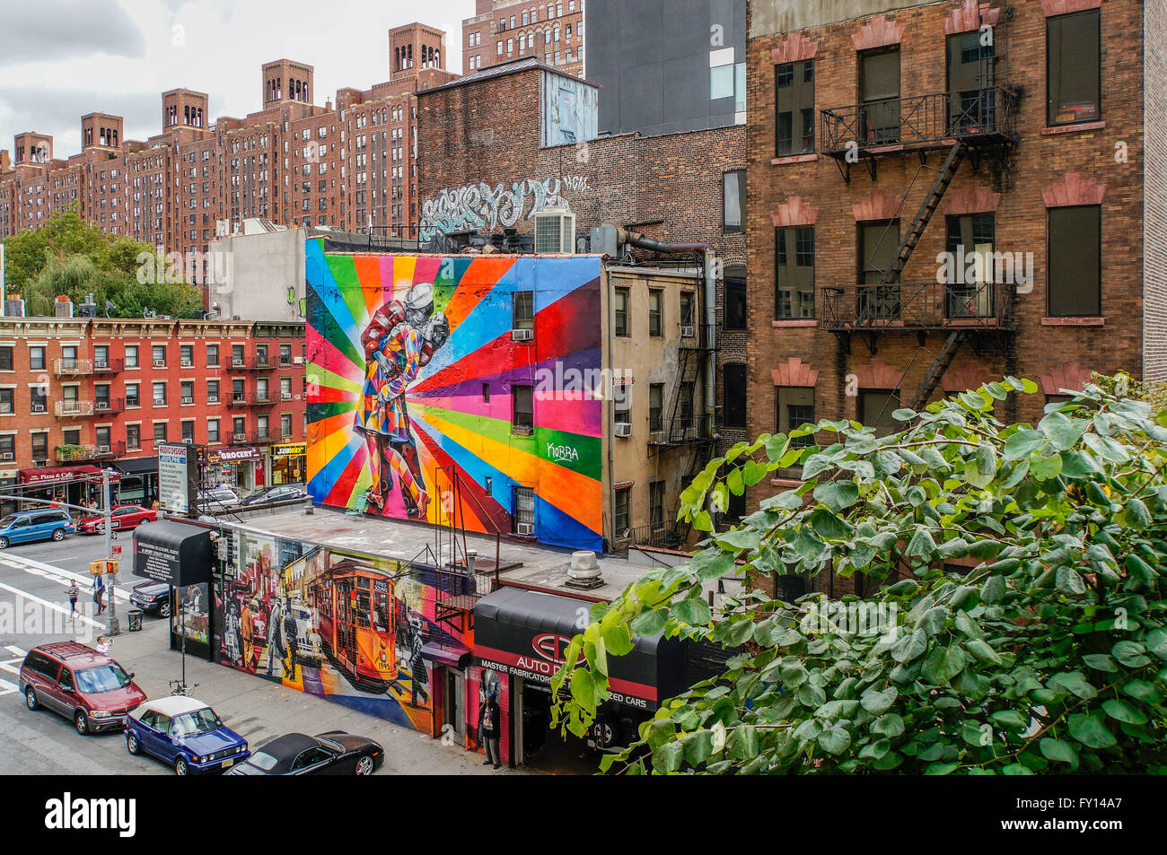 Graffiti-Kunst-Installation an Gebäuden aus der High Line, Meatpacking District, New York City zu sehen Stockfoto