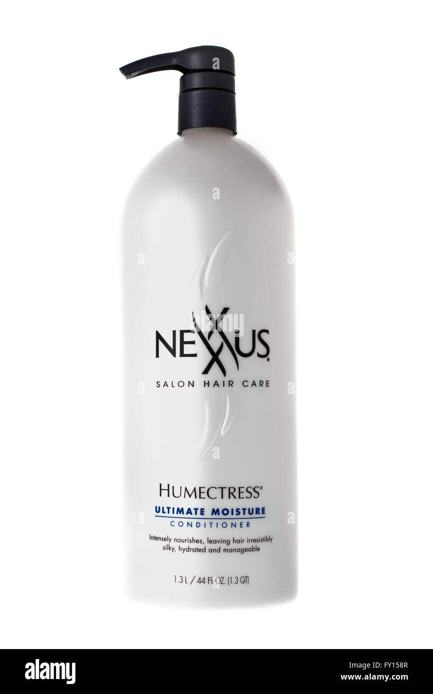 Winneconne, Wisconsin - 9. April 2015: Flasche von Nexxus Salon Hair Care Spülung Stockfoto