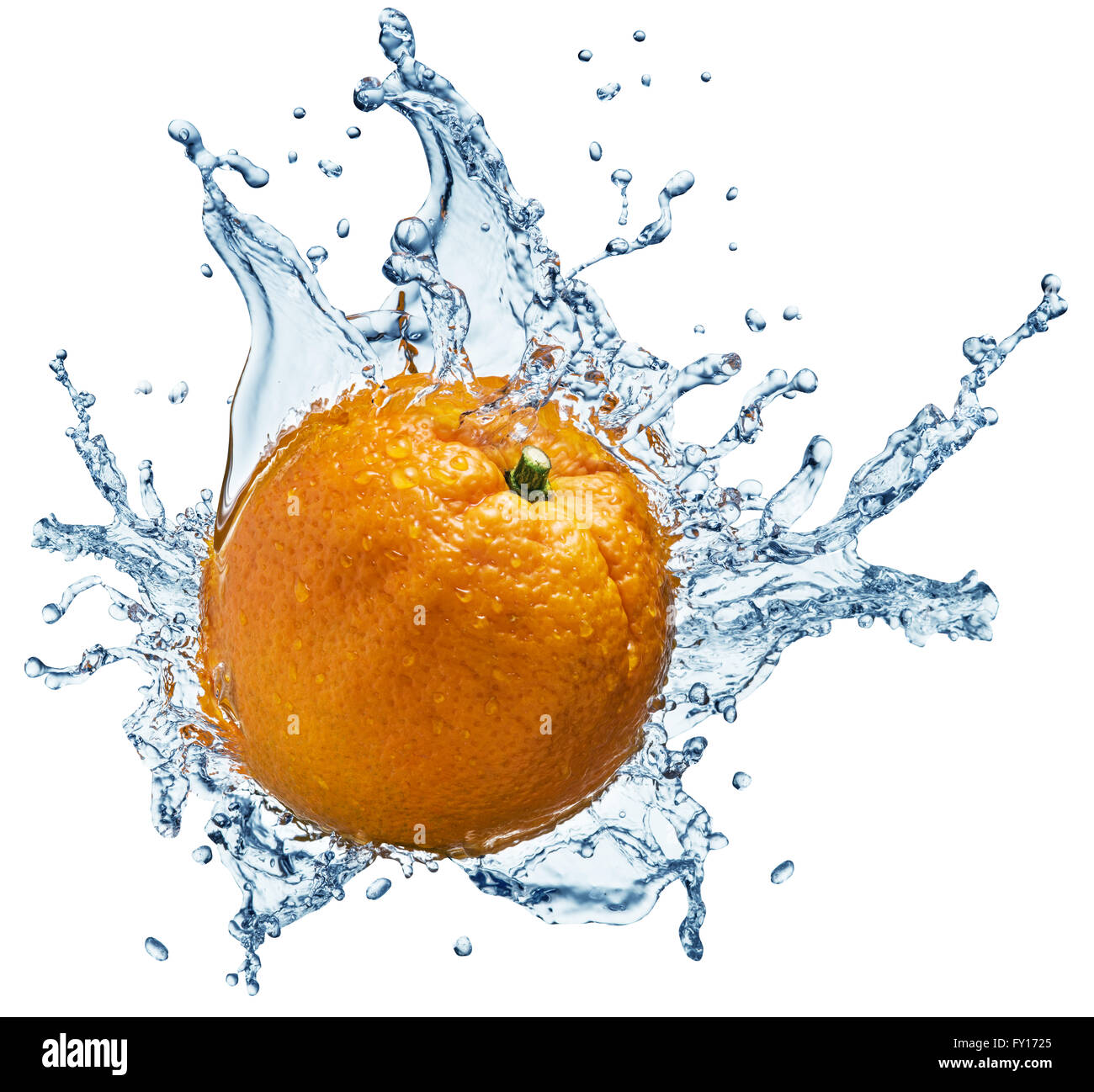 Orange Frucht mit Spritzwasser umgeben. Datei enthält Beschneidungspfade. Stockfoto