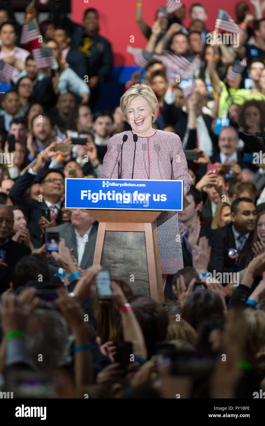 New York, USA. 19. April 2016. HILLARY CLINTON bei der Hillary für New York primäre Nacht Party Credit: Louise Wateridge/ZUMA Draht/Alamy Live-Nachrichten Stockfoto