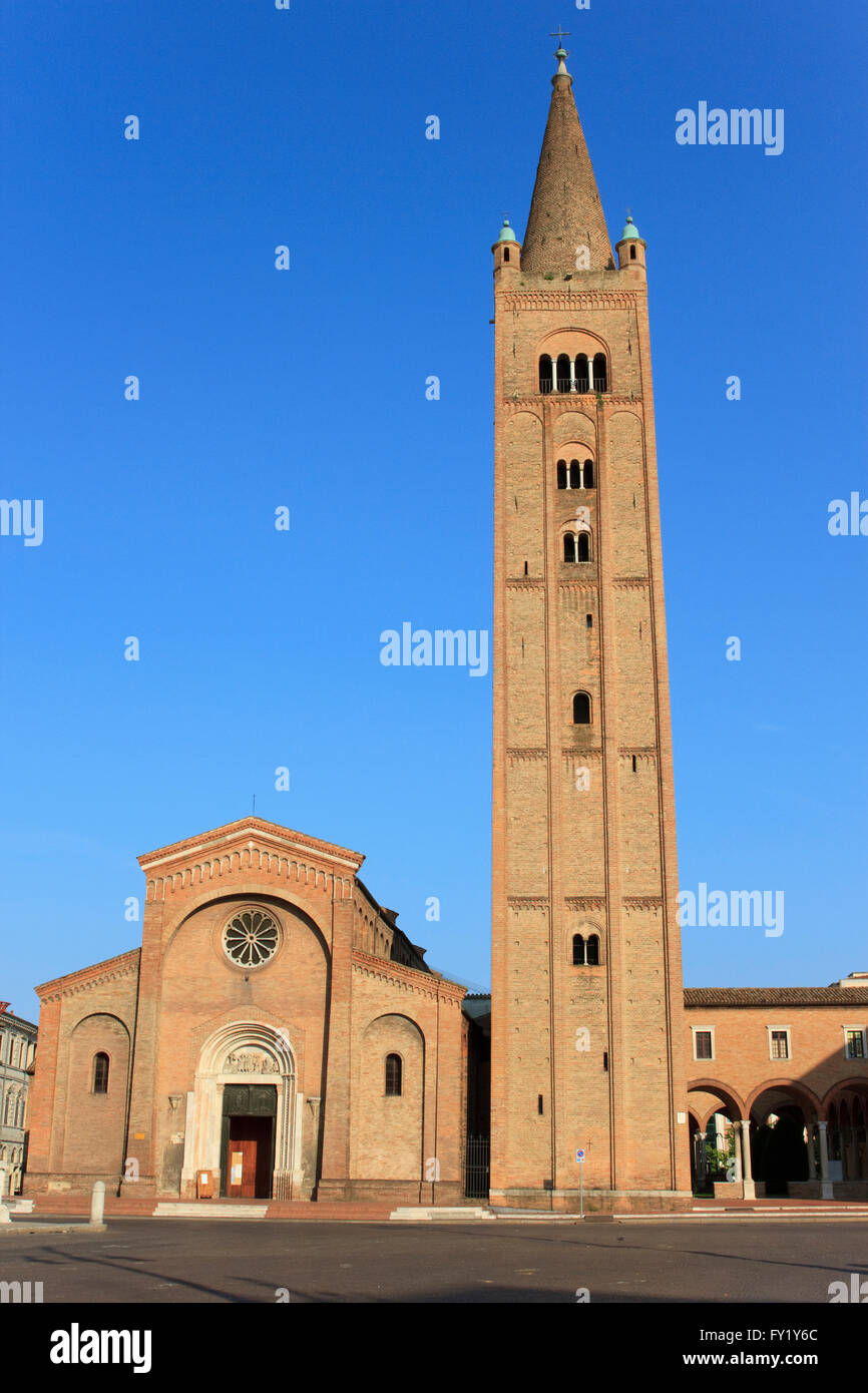 Chiesa di San Mercuriale und dem berühmten Glockenturm in Piazza Aurelio Saffi, Forlì, Italien. Stockfoto