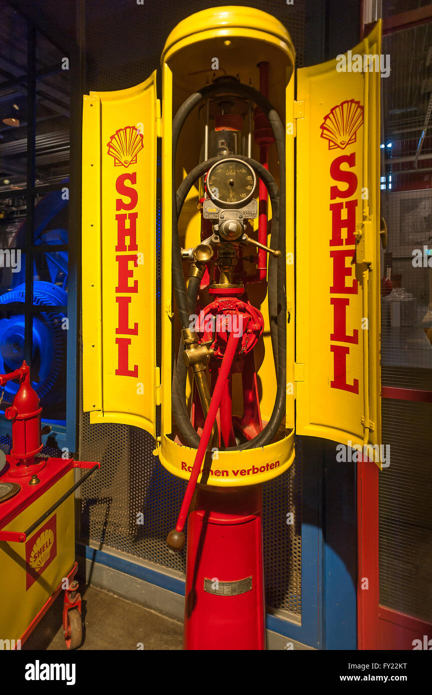 Alten Shell Tankstelle Spalte, um 1930, Museum für Industriekultur, Nürnberg, Franken, Bayern, Mitteldeutschland Stockfoto