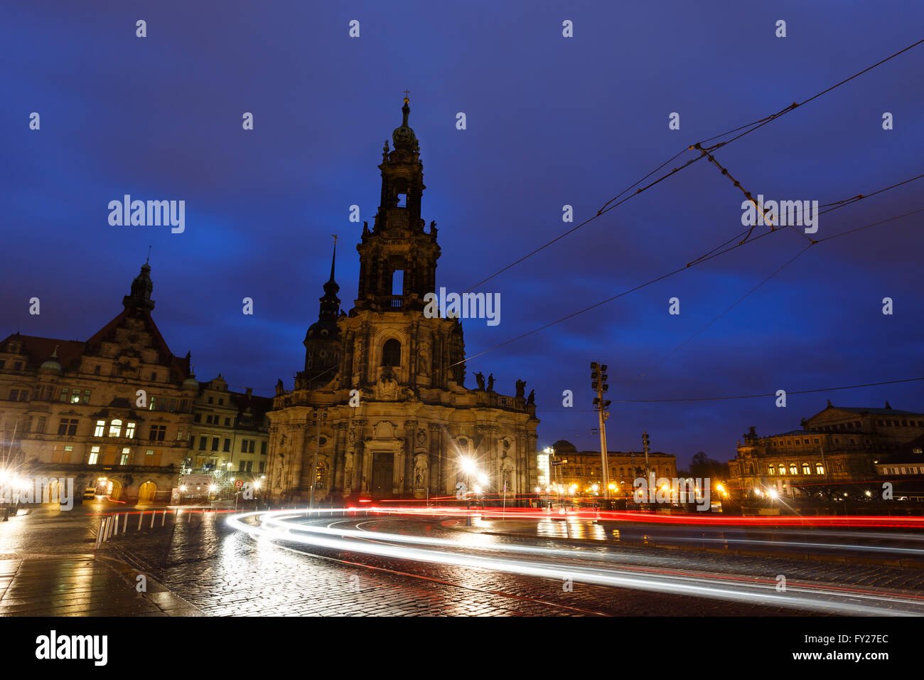 Nachtansicht der Hofkirche in Dresden, Deutschland Stockfoto