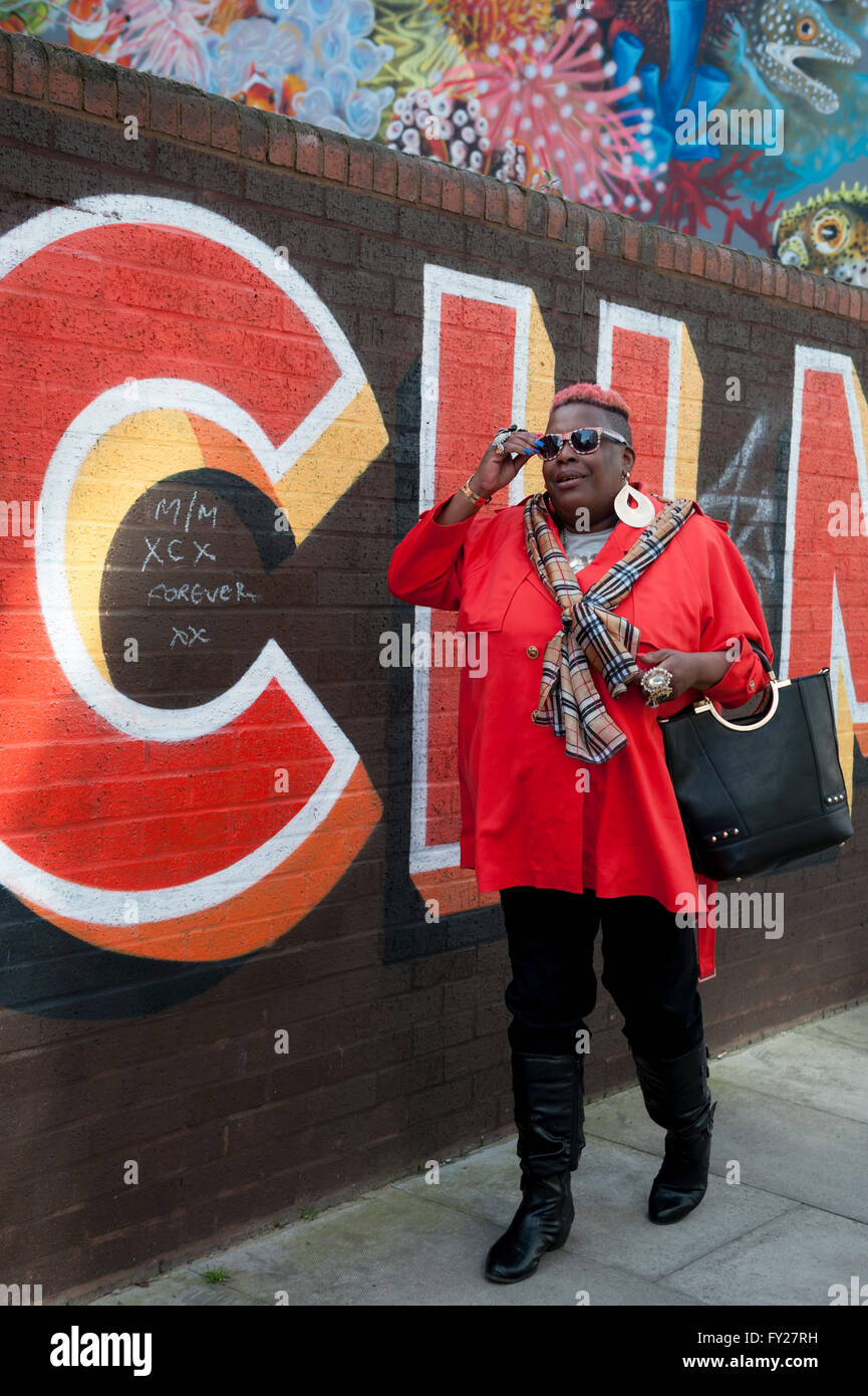 Sandra Martin aus Gogglebox auf Channel4 posiert vor Rich Mix Stockfoto