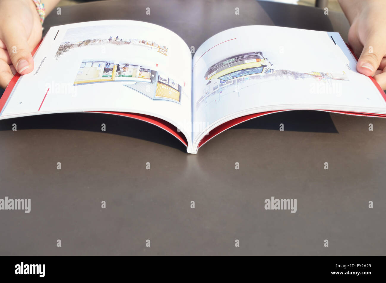 Beispiel für eine geöffnete Fotobuch Stockfoto