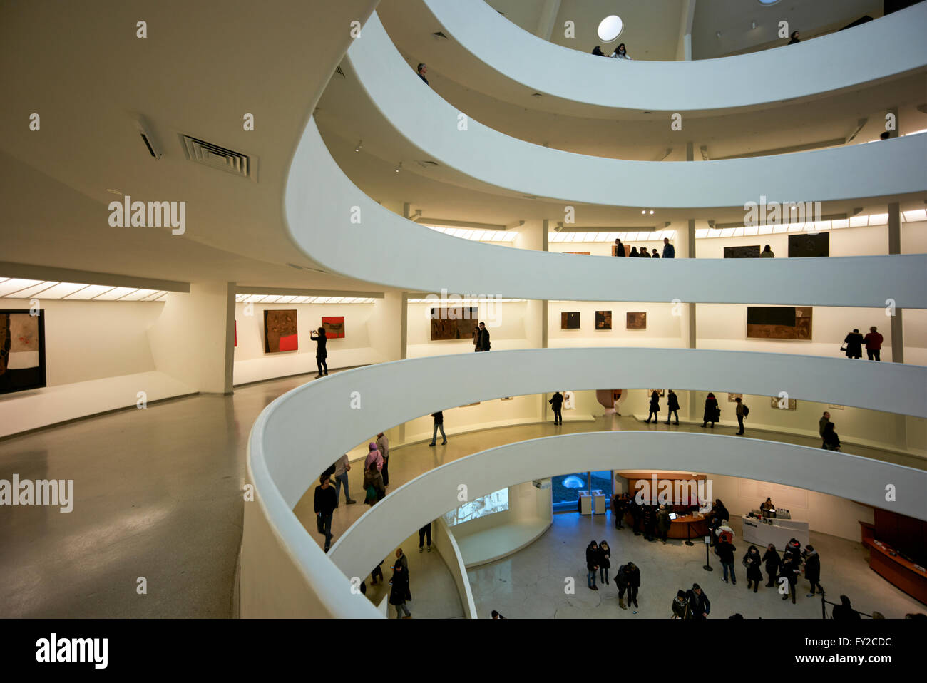 Das Innere des Solomon R. Guggenheim Museum, New York Manhattan Stockfoto
