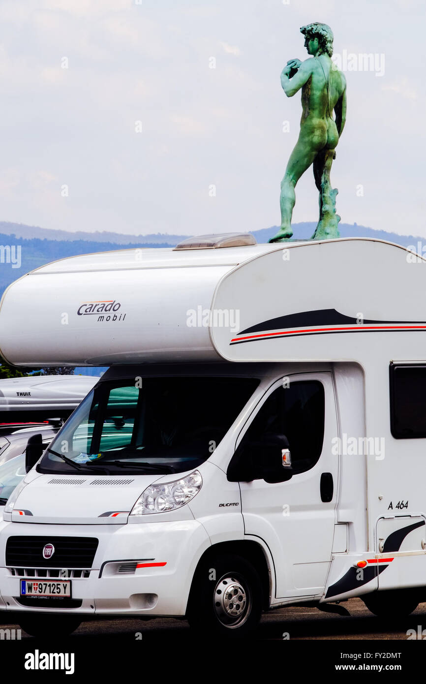 David-Statue aufgestellt auf der berühmten Piazzale Michelangelo. Florenz, Italien. Stockfoto