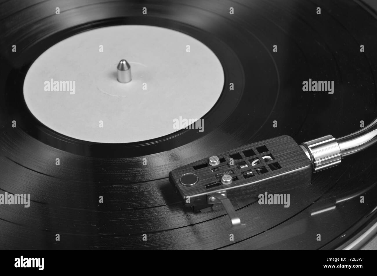 Schallplatte auf einem Plattenspieler. Musik, Tanz und Vintage-Thema Stockfoto