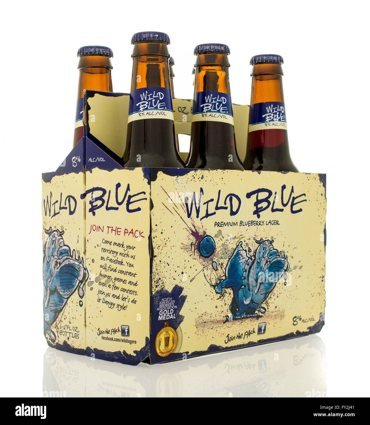 Winneconne, Wisconsin - 2. März 2016: ein six-Pack von Wild Blue Lager im Bluebery Geschmack. Stockfoto