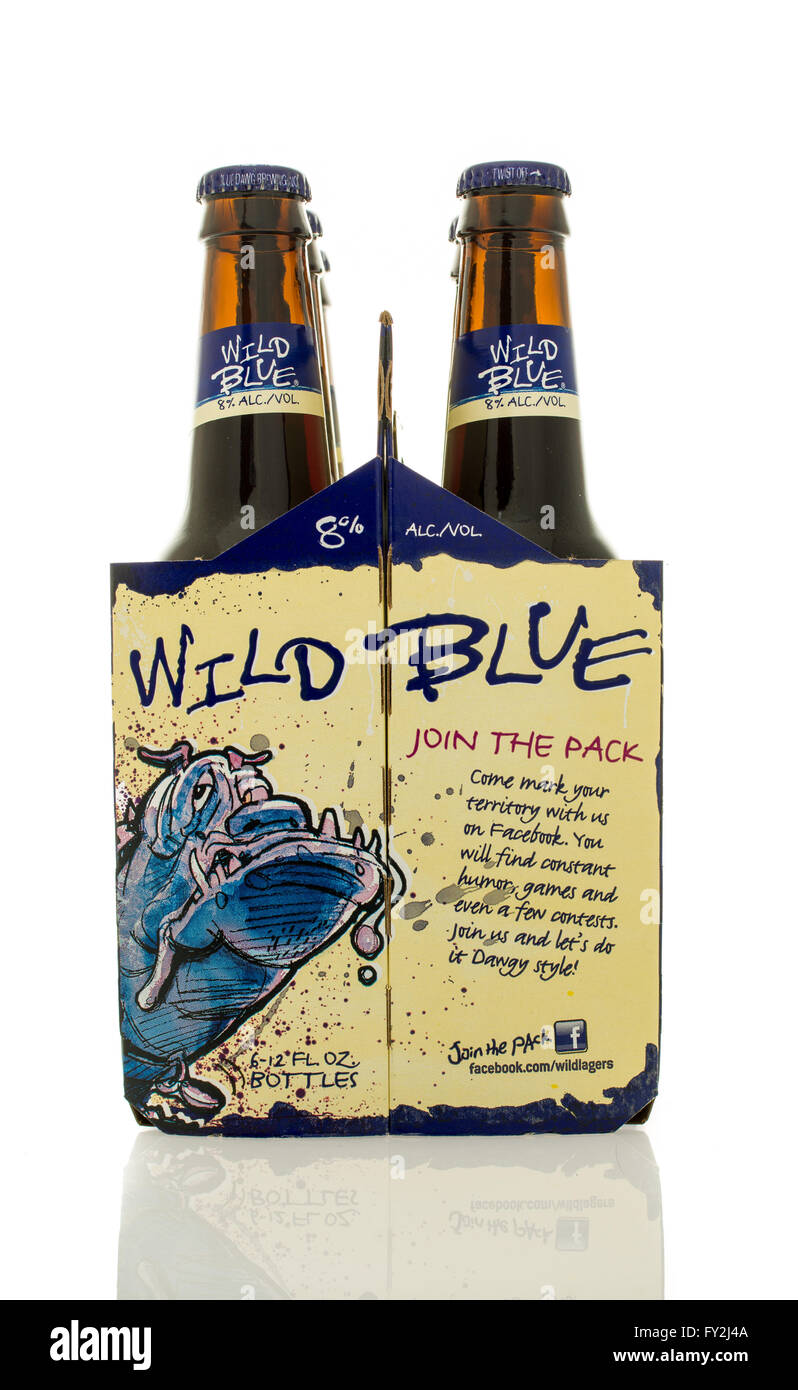 Winneconne, Wisconsin - 2. März 2016: ein six-Pack von Wild Blue Lager im Bluebery Geschmack. Stockfoto