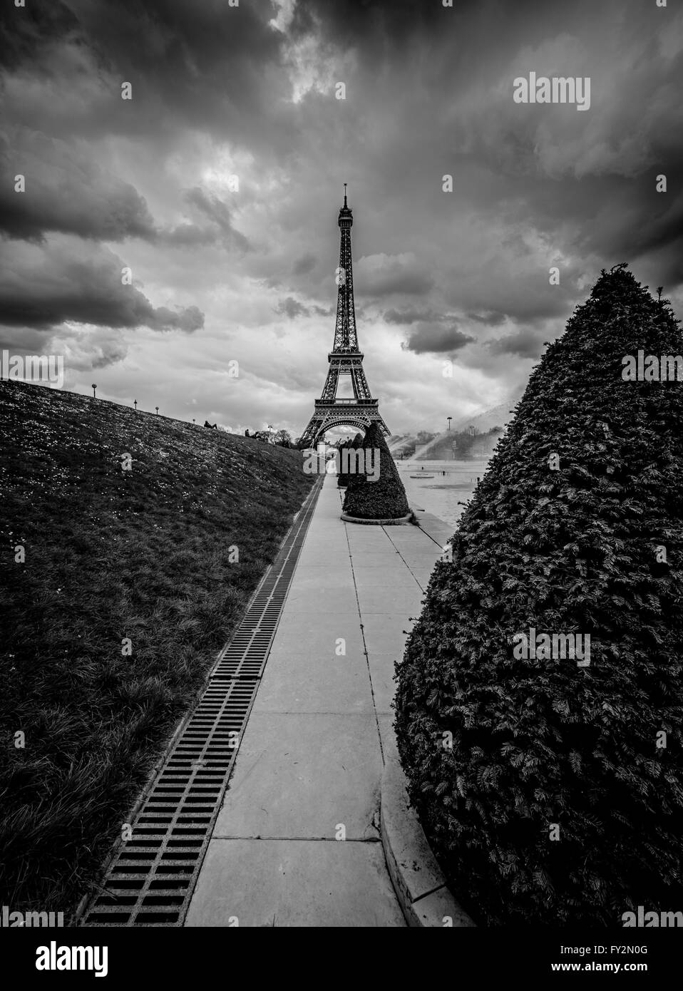 Eiffelturm und Brunnen in den Trocadero-Gärten, Paris, Frankreich. Stockfoto