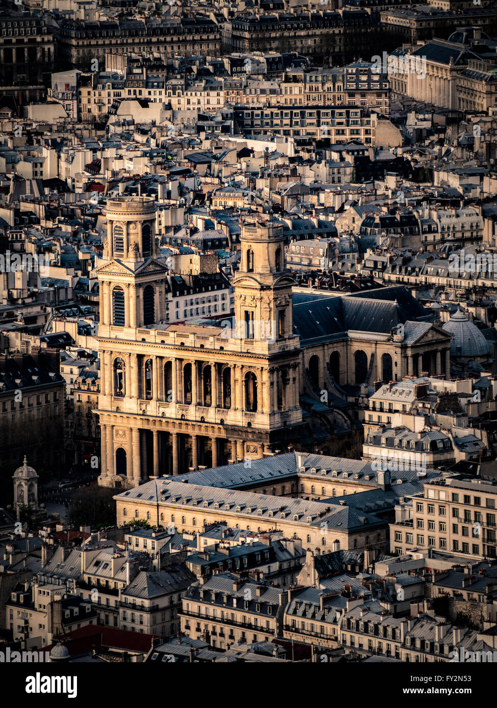 Luftaufnahme der Kirche Saint-Sulpice, Paris, Frankreich. Stockfoto
