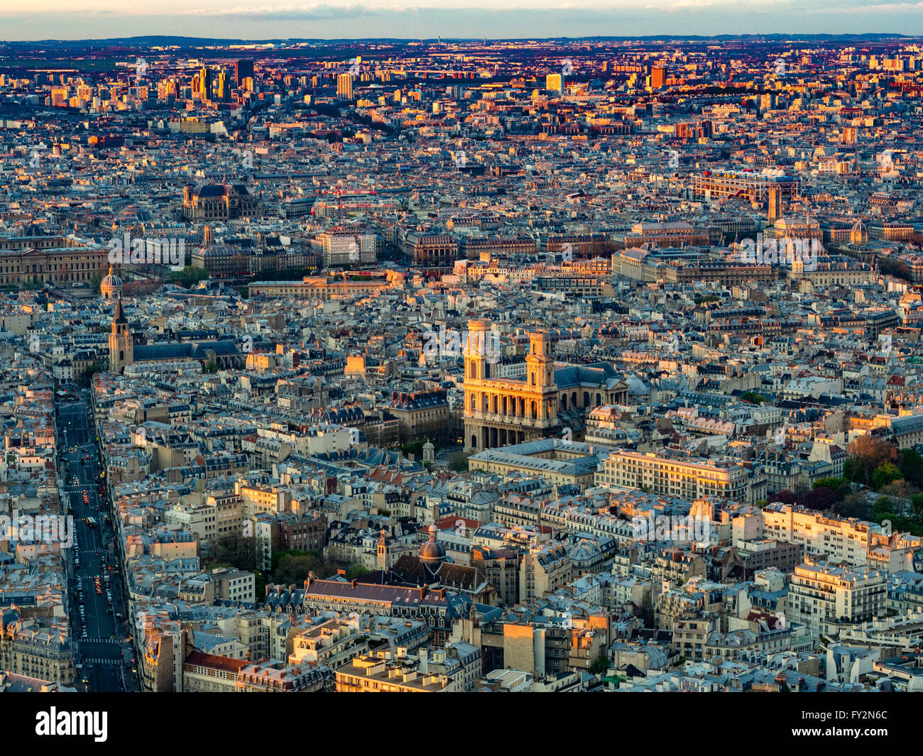 Luftaufnahme der Kirche Saint-Sulpice, Paris, Frankreich. Stockfoto
