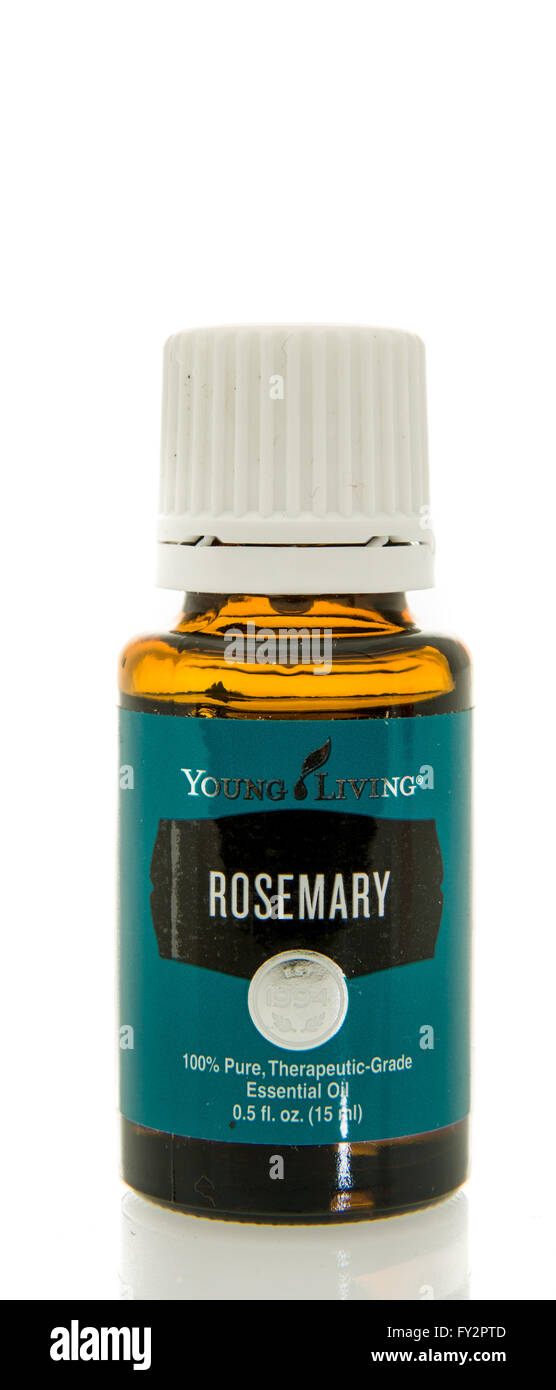 Winneconne, Wisconsin - 10. Februar 2016: Flasche von Young Living ätherische Rosmarinöl. Stockfoto