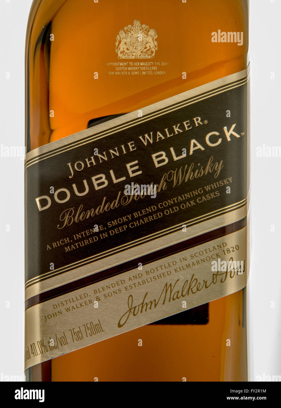 Winneconne, Wisconsin - 10. März 2016: eine Nahaufnahme des doppelten schwarzen Whisky Johnnie Walker Stockfoto