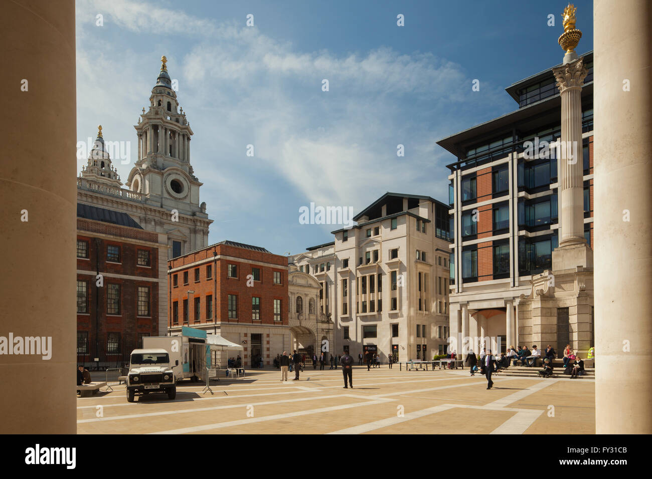 Frühlingstag am Paternoster Square in London, England. Stockfoto