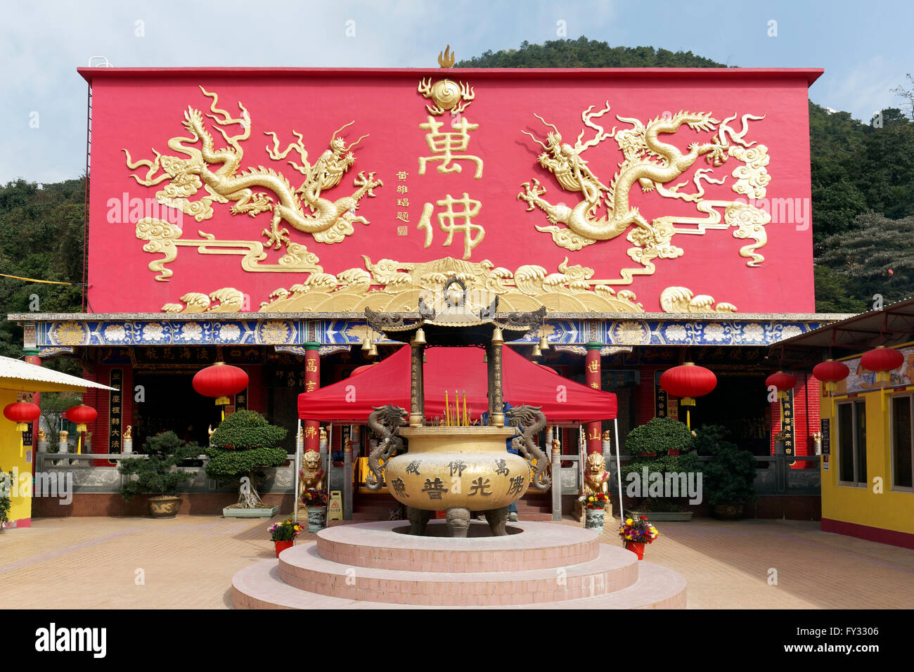 Tempelplatz mit Hauptgebäude, zehn tausend Buddhas Kloster, Sha Tin, New Territories, Hong Kong, China Stockfoto