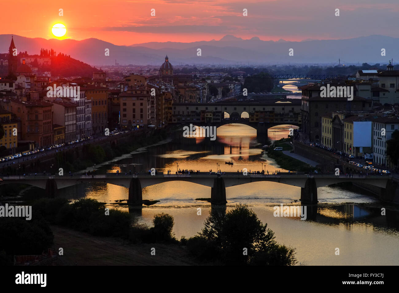 Ponte Vecchio in Florenz gehört zu den berühmtesten touristischen Attraktion in Italien. Stockfoto