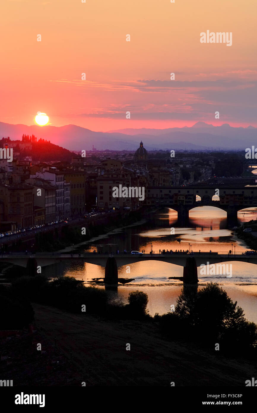 Ponte Vecchio in Florenz gehört zu den berühmtesten touristischen Attraktion in Italien. Stockfoto