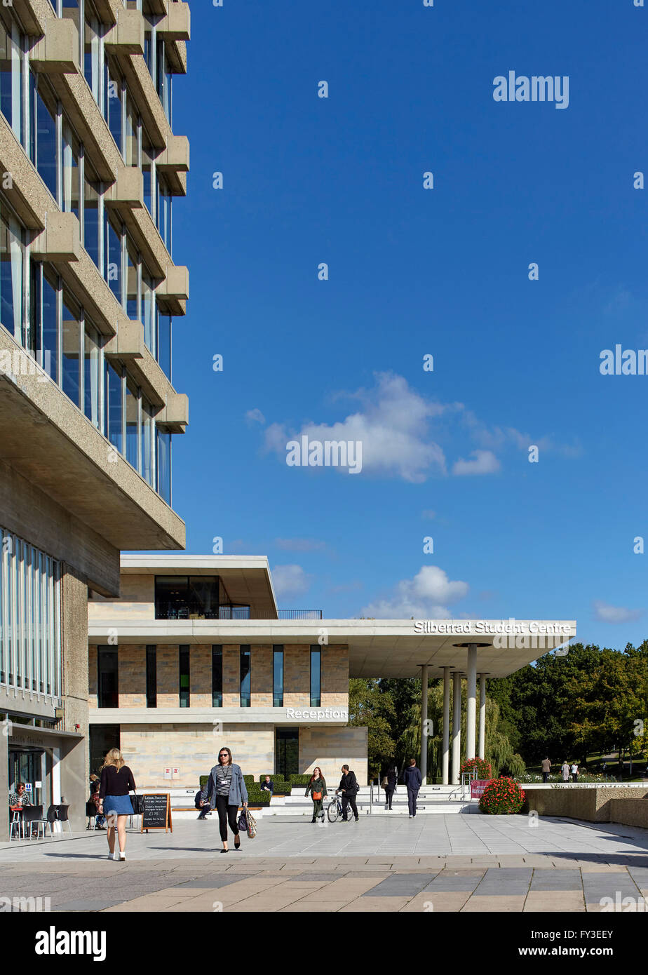 Silberrad Student Centre Gesamtansicht. Albert Sloman Bibliothek und Silberrad Student Center University of Essex, Colchester, Vereinigtes Königreich. Architekt: Patel Taylor, 2015. Stockfoto