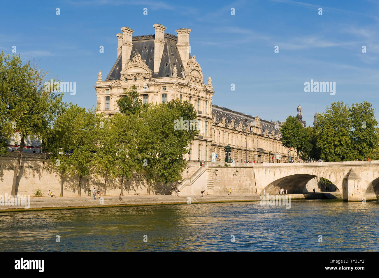 Louvre, Pavillon de Flore und Pont Royal, Paris, Frankreich Stockfoto