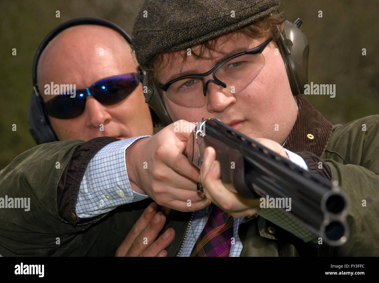 Das Ziel des HighA Shooting Seminars in Loyton Lodge, Morebath, Devonshire, Großbritannien, wobei Ed Cummings (Flat Cap) angewiesen wird, Schrotflinten zu schießen.A UK Stockfoto