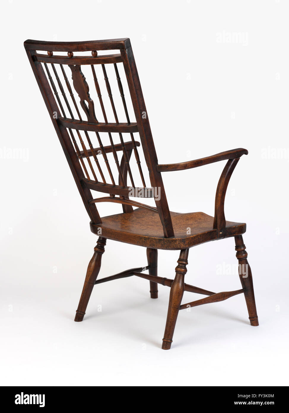 Obsthölzern Sessel mit hoher Rückenlehne, beschrieben als "Mendlesham" Stuhl Stockfoto