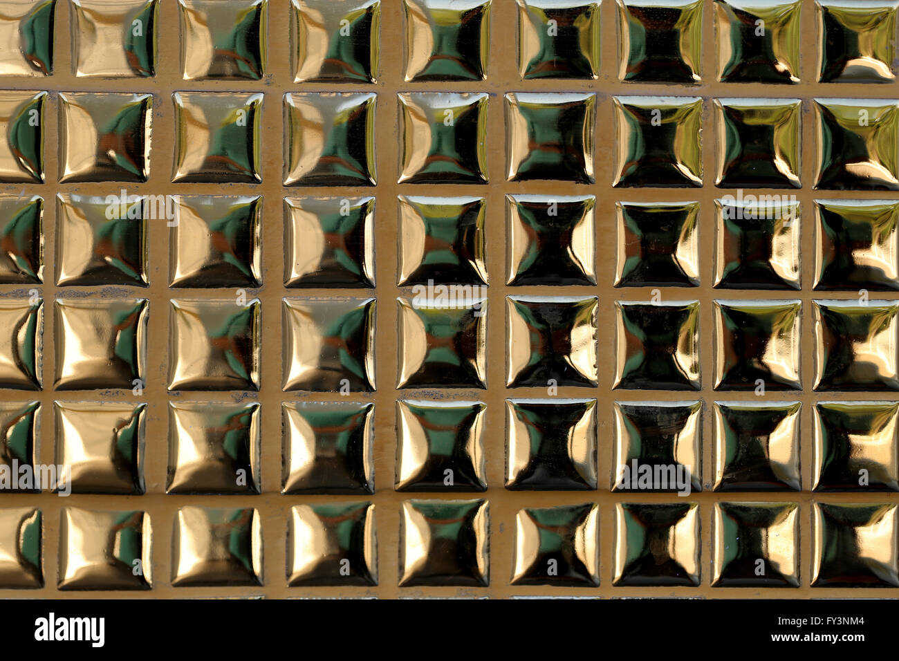 Gold Metall Luxus golden Mosaik für Design-Hintergrund. Stockfoto