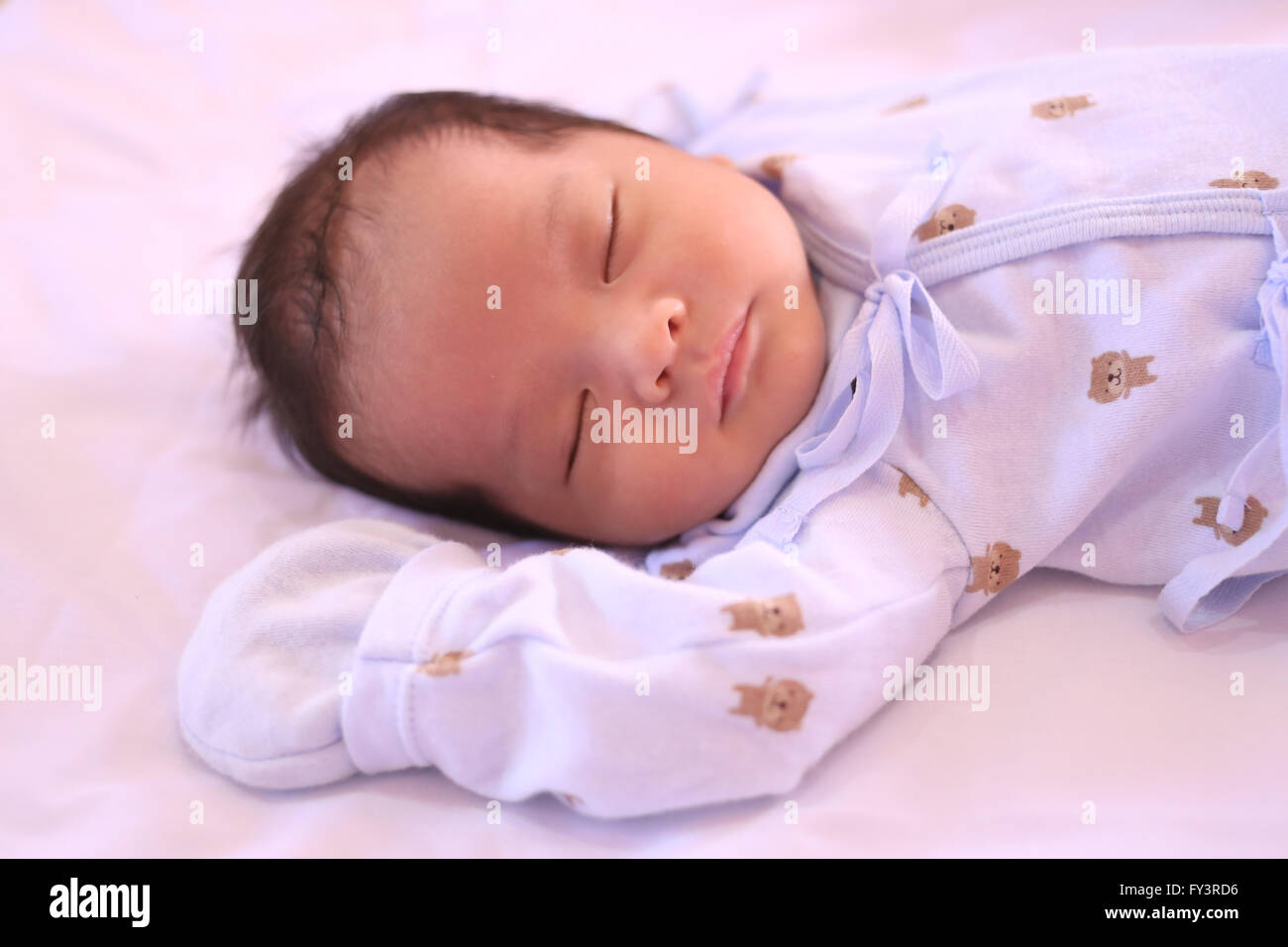 Asiatisches Baby ist schlafen, Neugeborene in diesem Alter wollen so viel Wachstum zu schlafen. Stockfoto