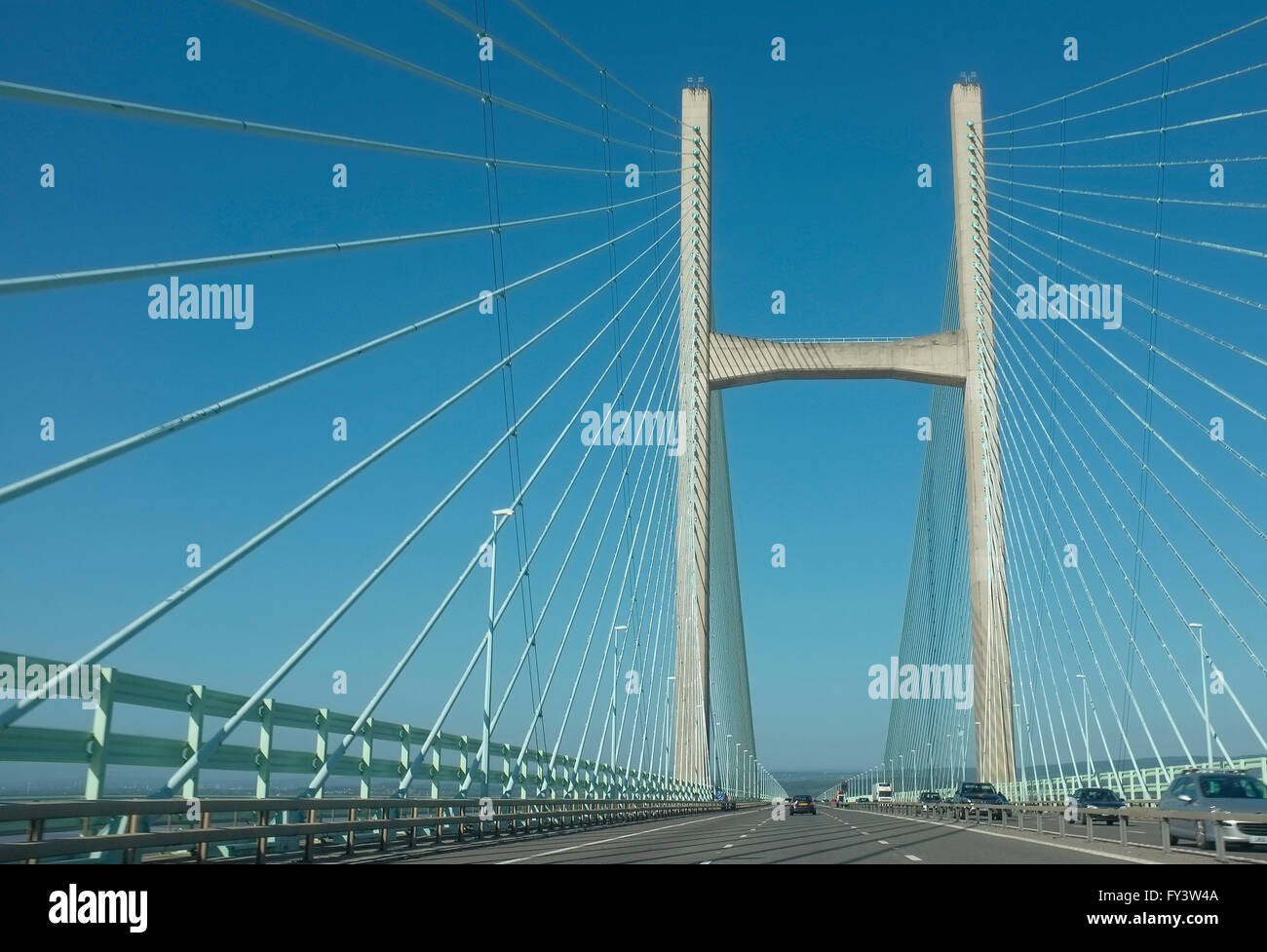 überqueren die Severn Bridge, Pont Hafren, in Walisisch, aus England in Wales, über den Fluss Severn. Stockfoto