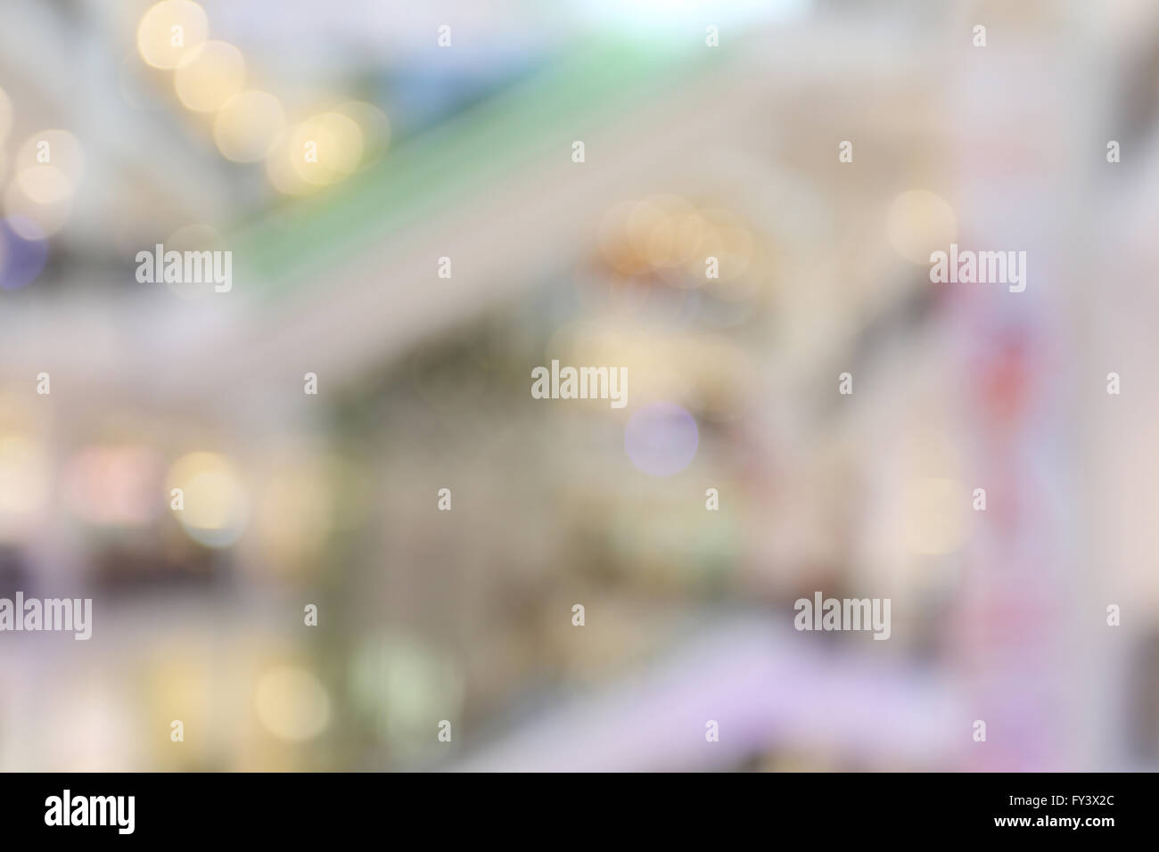 Die Mall of Unschärfe Hintergrund für Design, Bokeh des hellen Innenraum. Stockfoto