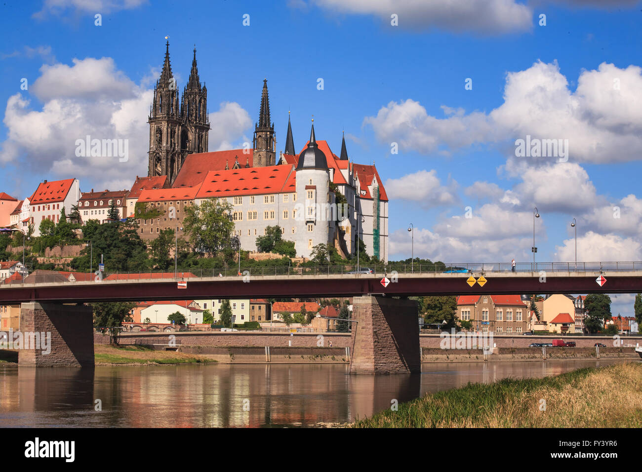 MEIßEN, Sachsen, Deutschland - ca. AUGUST 2008: Die Albrechtsburg Aussicht auf Elba Fluss in Meißen, Sachsen Stockfoto