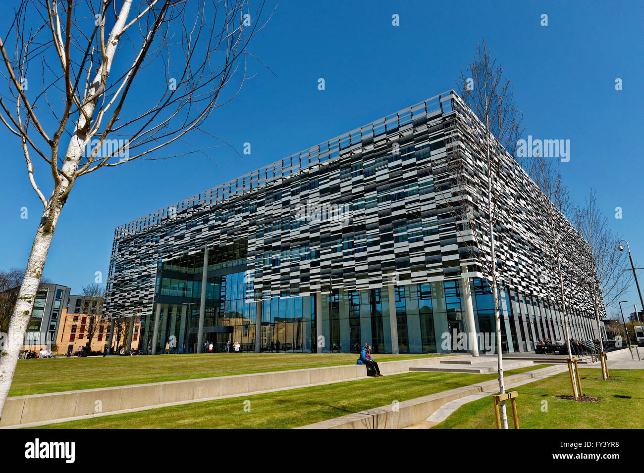 Das Brooks-Gebäude, University of Manchester Metropolitain an Platzes, Hulme, Manchester. Stockfoto