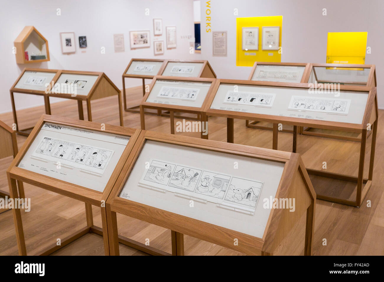 Tokio, Japan. 21. April 2016. Ursprünglichen Comic-Strips von Erdnüssen auf Anzeigen im Snoopy Museum Tokyo in Roppongi am 21. April 2016, Tokio, Japan. Snoopy Museum Tokyo ist der erste außerhalb der Vereinigten Staaten, das Kunstwerk von Charles gewidmet. Zu sehen sind einige 60 original Comic-Strips, ausgewählt von Jean Schulz, Ehefrau von Erdnüsse Schöpfer und persönliche Geschenke von Fans, die sie im Laufe der Jahre erhalten hat. Bildnachweis: Aflo Co. Ltd./Alamy Live-Nachrichten Stockfoto