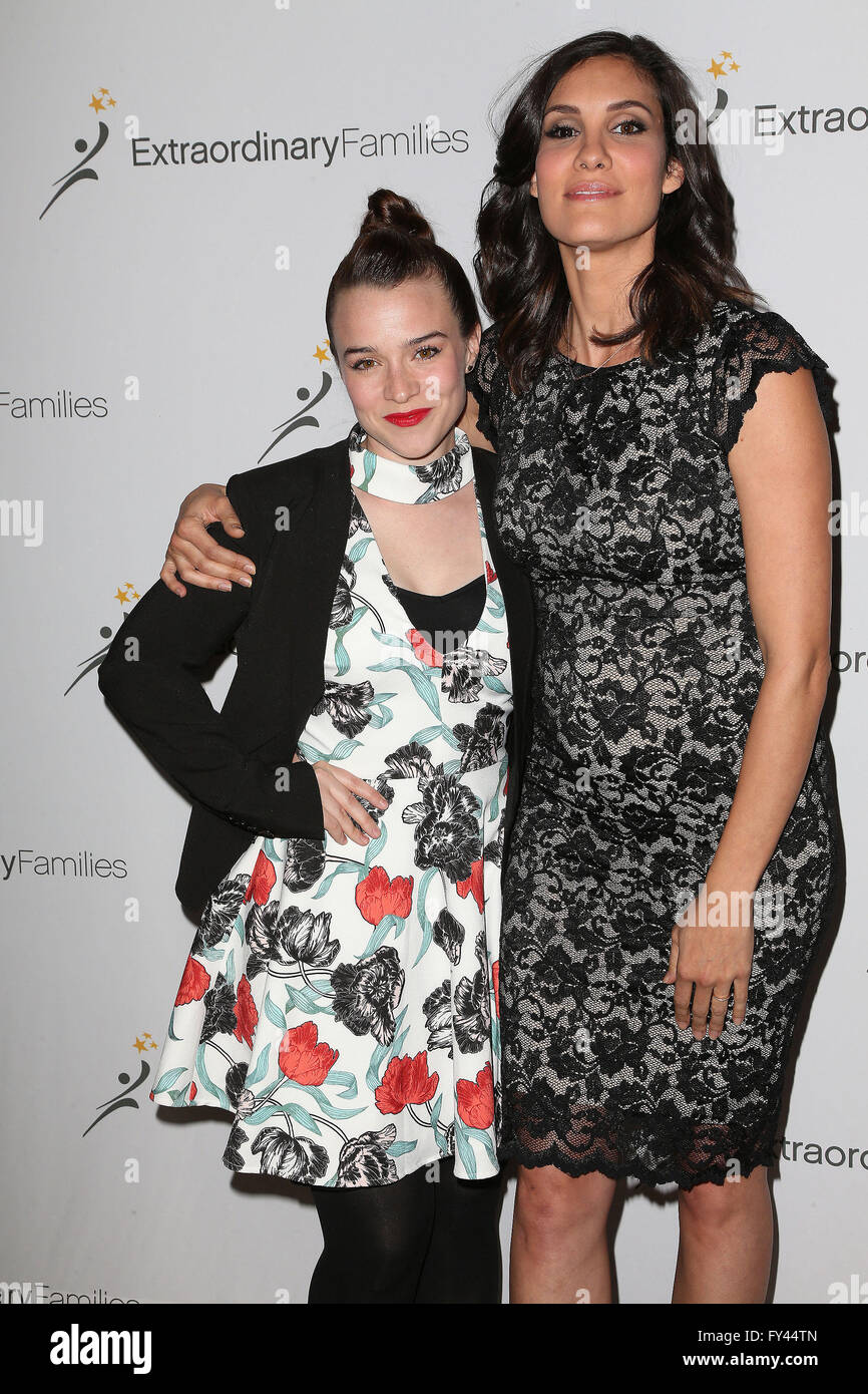 Beverly Hills, CA, USA. 20. April 2016. 20. April 2016 - Beverly Hills, Kalifornien - Renee Felice Smith, Daniela Ruah. Außergewöhnliche Familien 1. jährliche Gala im Beverly Hilton Hotel statt. Bildnachweis: Sammi/AdMedia Credit: Sammi/AdMedia/ZUMA Draht/Alamy Live-Nachrichten Stockfoto