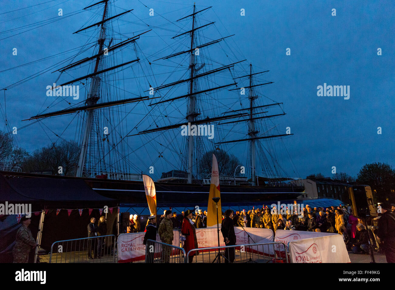 Greenwich, London, 21. April 2016. Der Royal Borough of Greenwich feiert 90. Geburtstag der Königin an Cutty Sark Gärten mit Royal-themed Unterhaltung und Musik von lokalen Bands, Beteiligung von Meer und Armee-jüngstere Söhne und einer Rede von Bürgermeister von Greenwich, Stadtrat Norman Adams. Bildnachweis: Imageplotter und Sport/Alamy Live Nachrichten Stockfoto