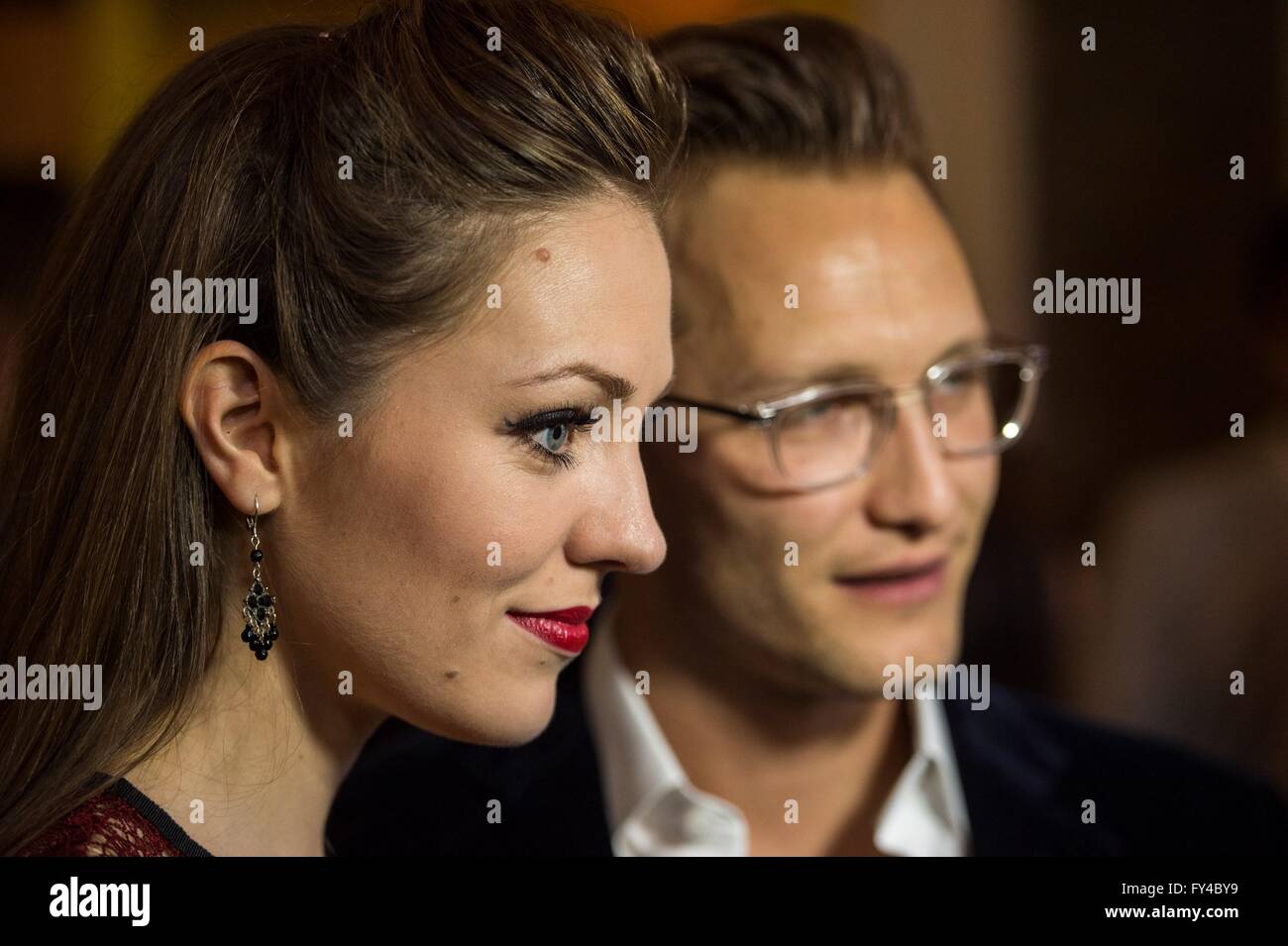 New York, NY, USA. 21. April 2016. Laura Osnes, Nathan Johnson in Anwesenheit für AMERICAN PSYCHO-Premiere am Broadway, die Gerald Schoenfeld Theatre, New York, NY 21. April 2016. Bildnachweis: Steven Ferdman/Everett Collection/Alamy Live-Nachrichten Stockfoto
