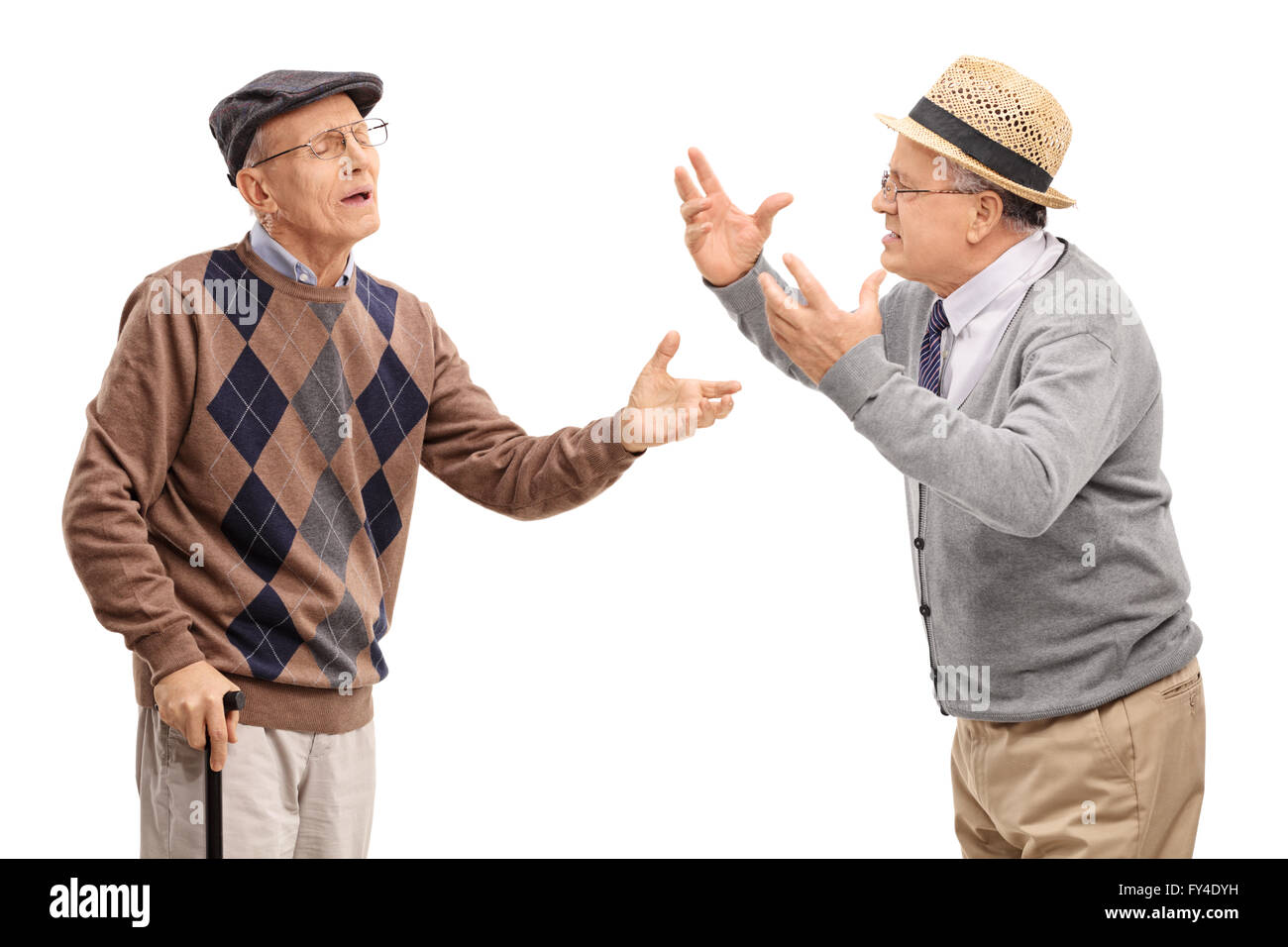 Zwei hartnäckige reife Männer streiten untereinander isoliert auf weißem Hintergrund Stockfoto