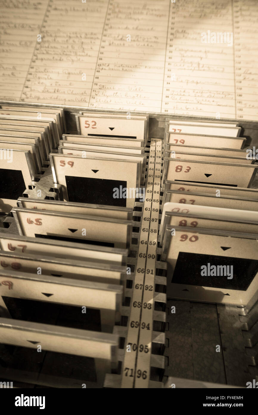 Metall-Box von 35mm Dias organisierte Vintage Glas montiert Stockfoto