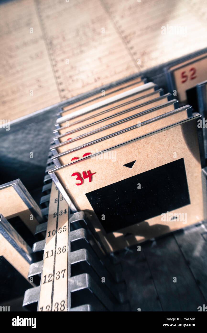 Metall-Box von 35mm Dias organisierte Vintage Glas montiert Stockfoto