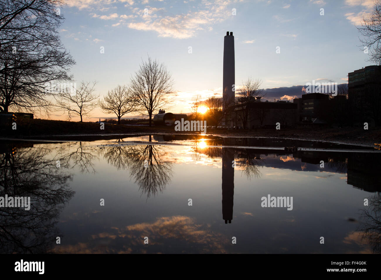 Menschen Sonnenuntergang den in Kingston Ontario, am 12. April 2016. Stockfoto