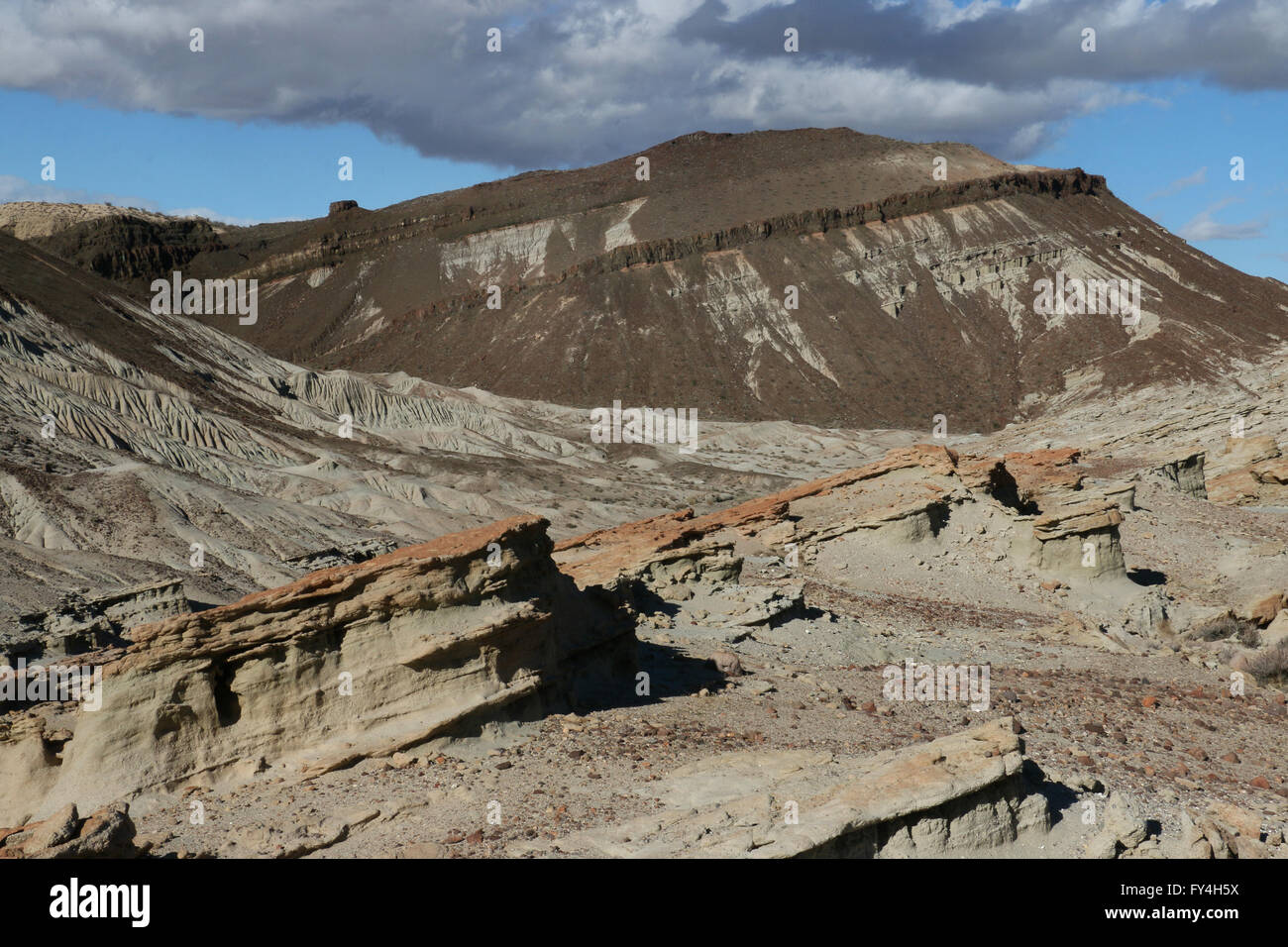 Wanderer auf Klippen Red Rock Canyon State Park in Kalifornien Stockfoto