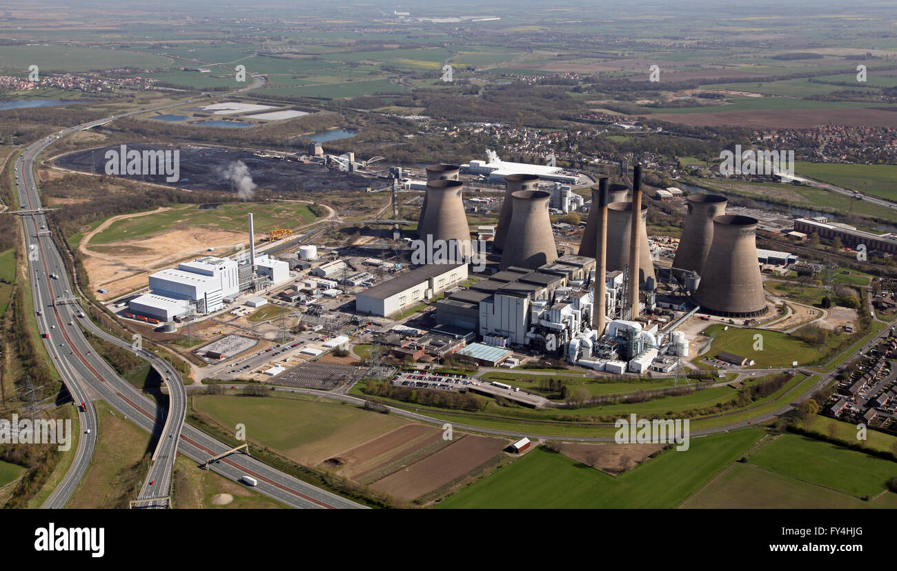 Luftaufnahme von Ferrybridge Power Station, einschließlich das neue Kraftwerk Ferrybridge Multifuel 1, Yorkshire, Großbritannien Stockfoto