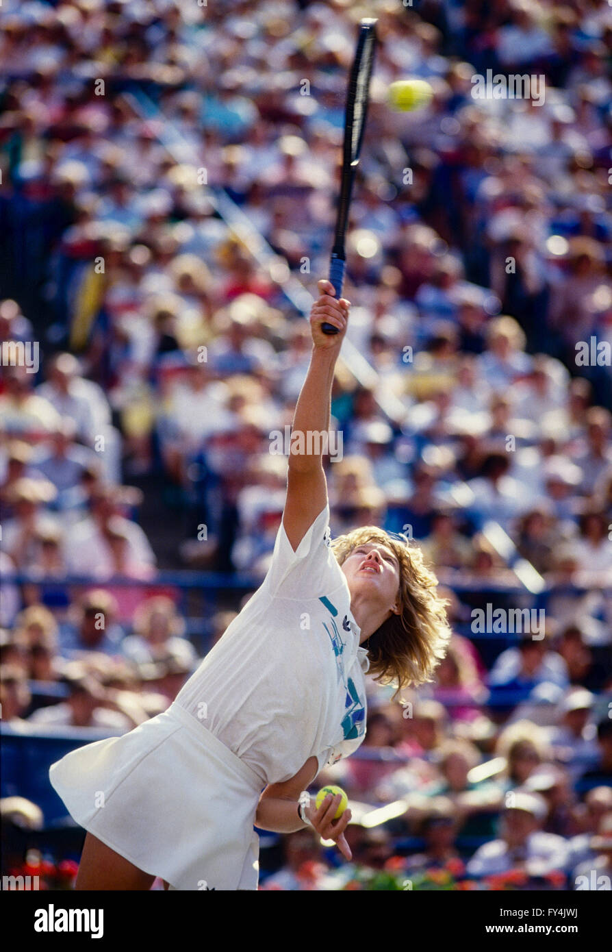 Steffi Graf (GER) im Wettbewerb bei den US Open 1986. Stockfoto