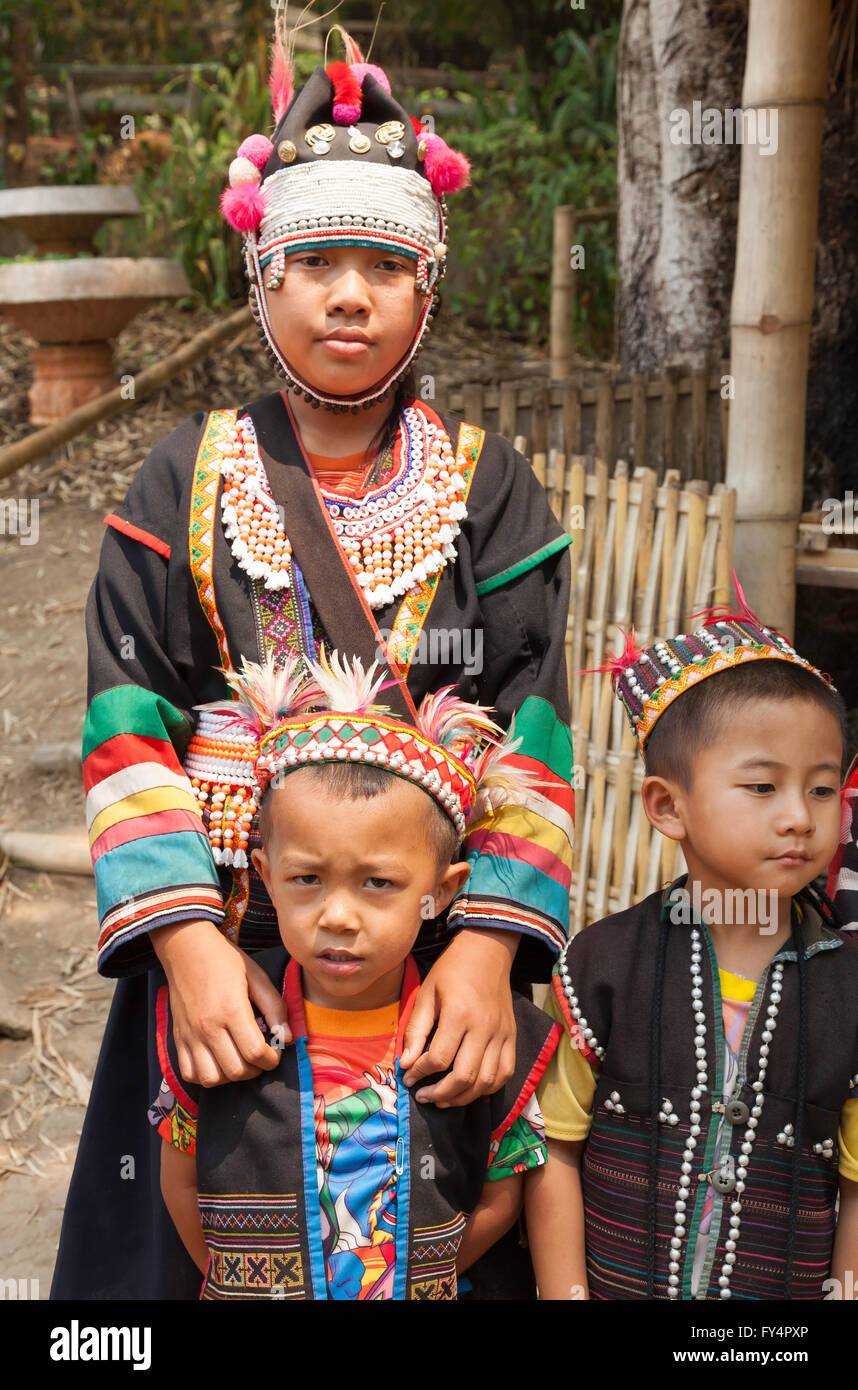 Traditionell gekleideten Mädchen aus der Akha Menschen, Bergstämme, ethnischer Minderheiten, Porträt, Provinz Chiang Rai, Nordthailand Stockfoto