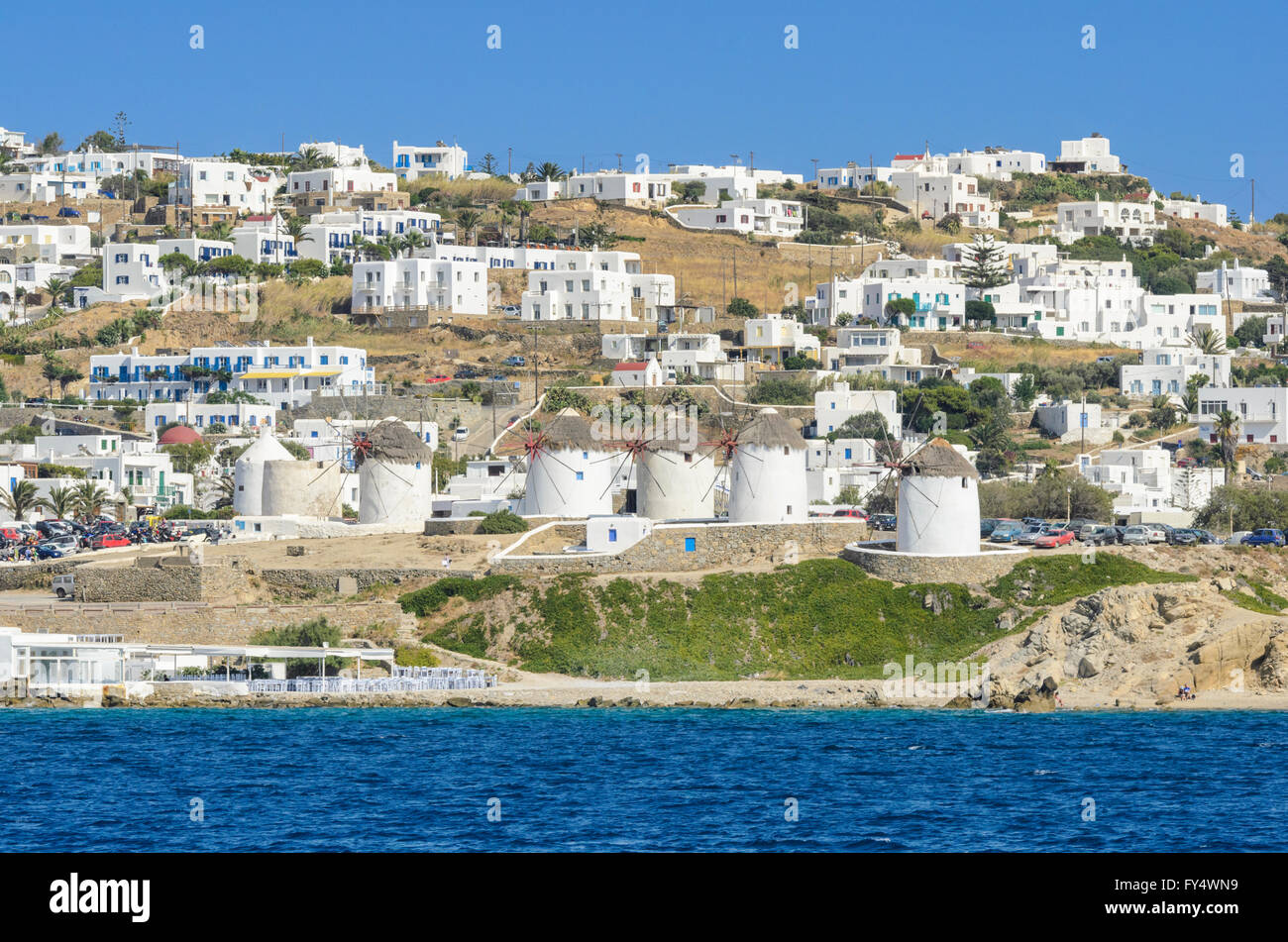 Weiße Windmühlen von Mykonos Stadt, Mykonos, Kykladen, Griechenland Stockfoto