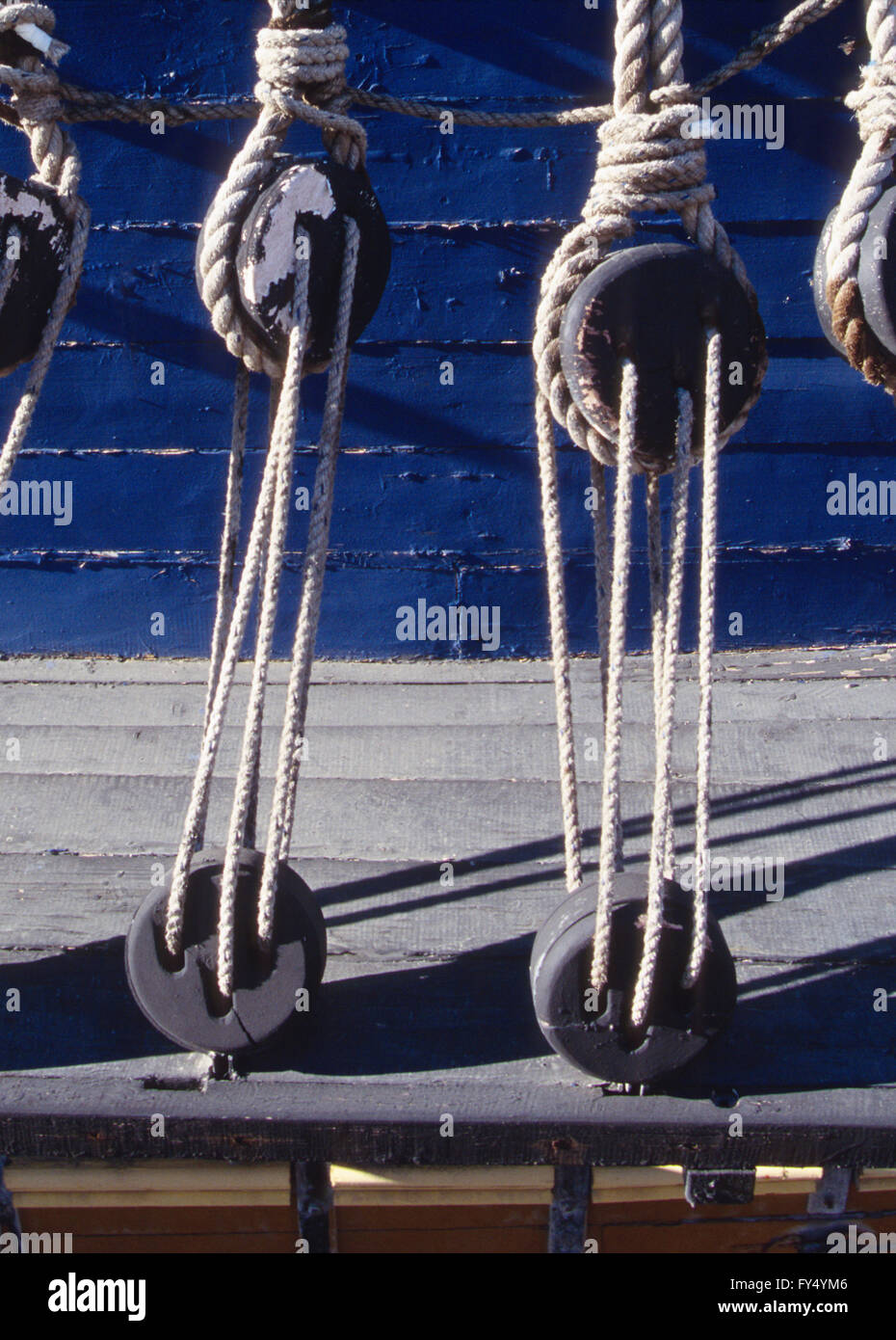 Nahaufnahme der Segel Takelagen auf historischen Segelboot; Schoner; Cape Town Hafen; Kap-Halbinsel; Südafrika Stockfoto
